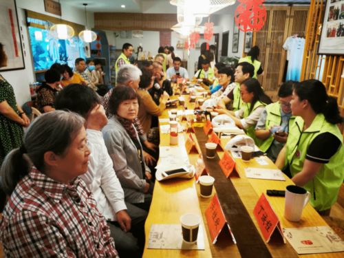 傳遞文明 播撒愛心——揚州報業(yè)集團(tuán)報春花志愿者服務(wù)隊正式成立